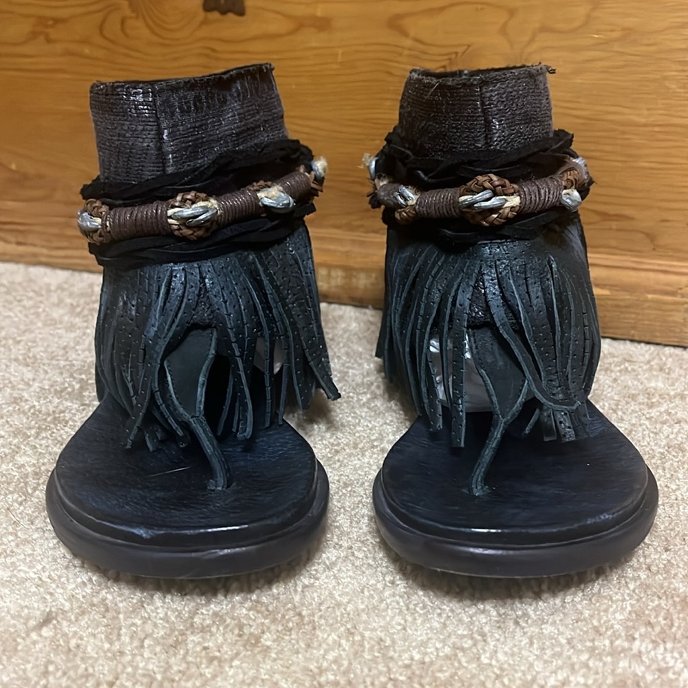 🌼 RARE Free People Fringe Black Sandals 🌼